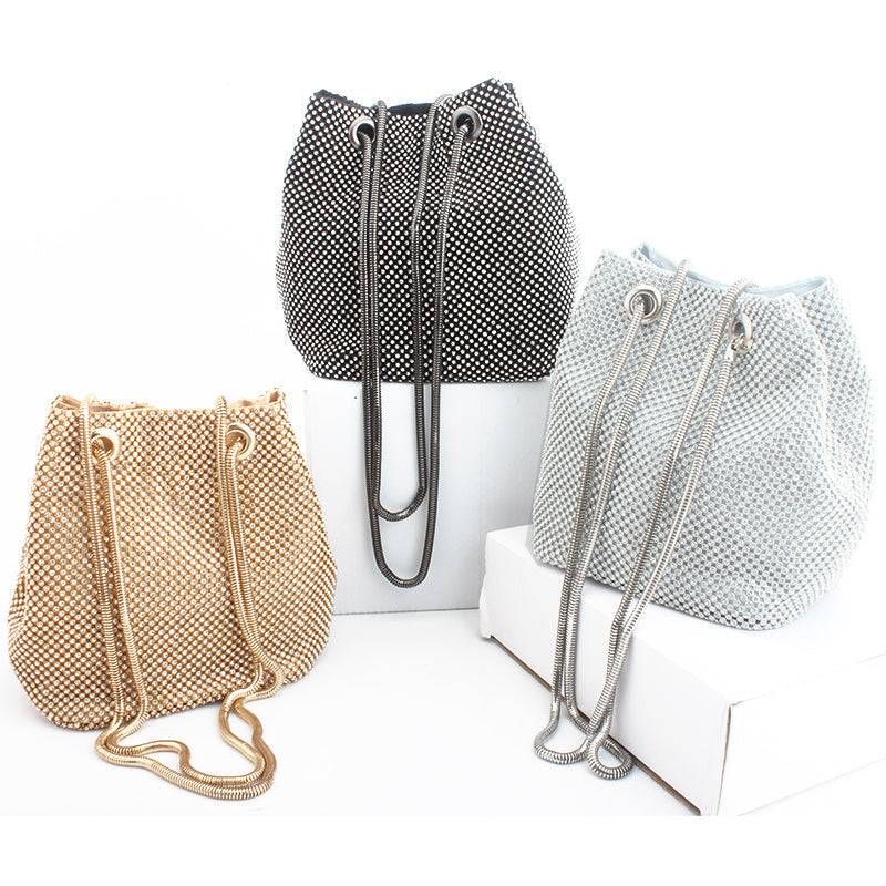 Clutch mit Kristall-Diamant-Glitzer und Kettenhenkeln